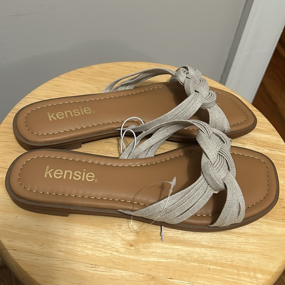💕5/$15 Kensie Tan Slip on sandals, NEW - Picture 2 of 4